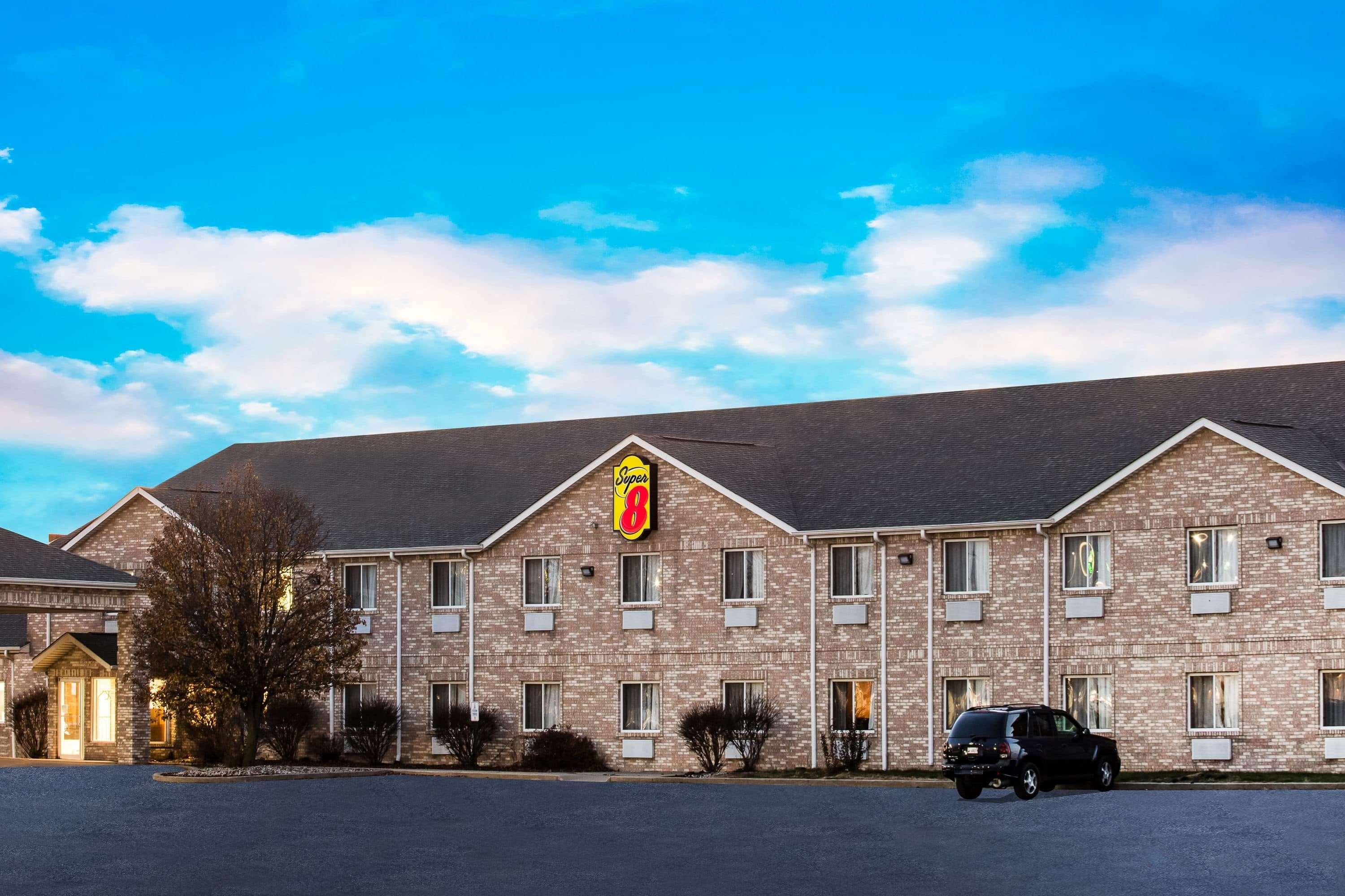 Hotel Super 8 By Wyndham Remington Zewnętrze zdjęcie