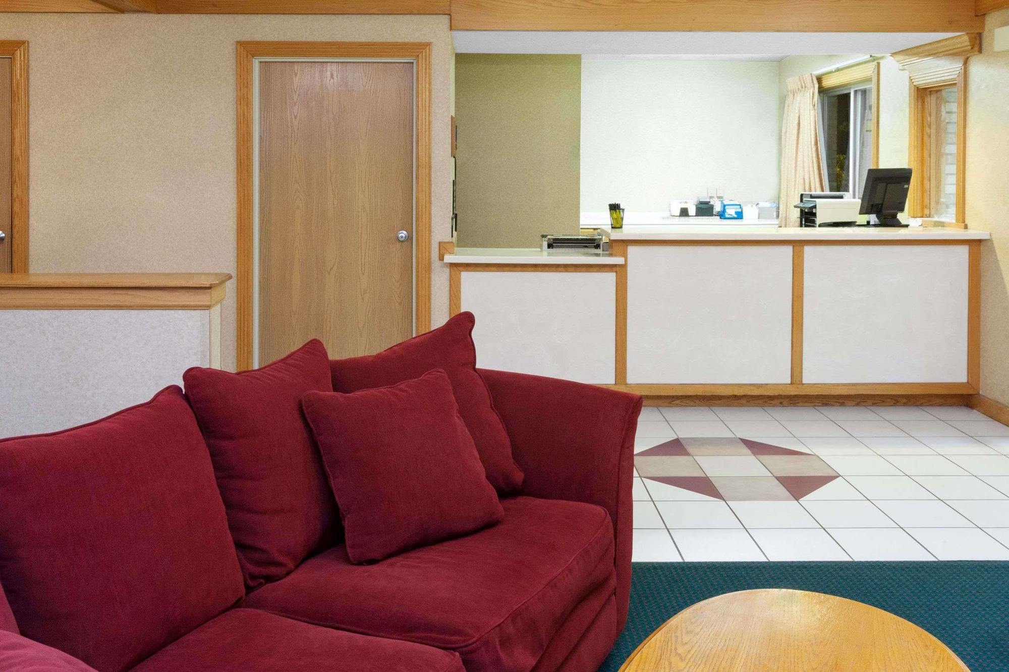 Hotel Super 8 By Wyndham Remington Zewnętrze zdjęcie