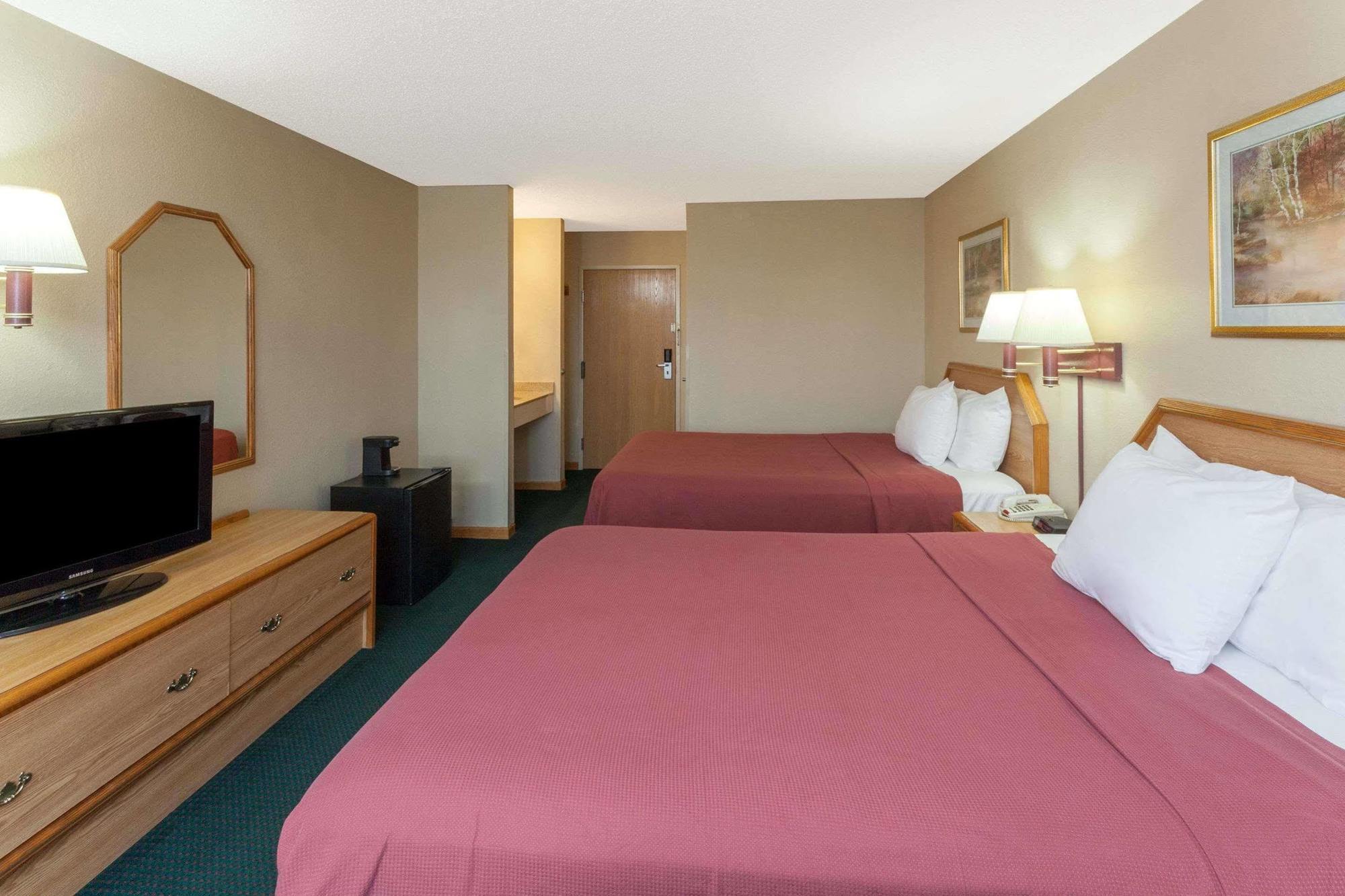 Hotel Super 8 By Wyndham Remington Zewnętrze zdjęcie